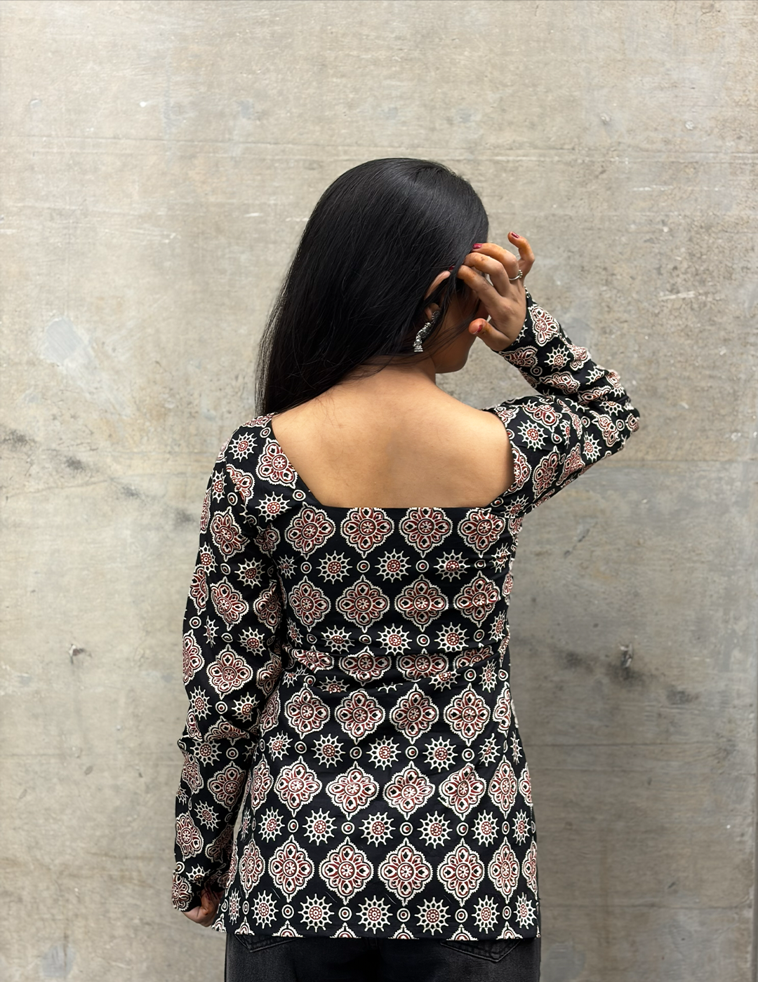 Zoya – Black Printed Body Fitted Kurti