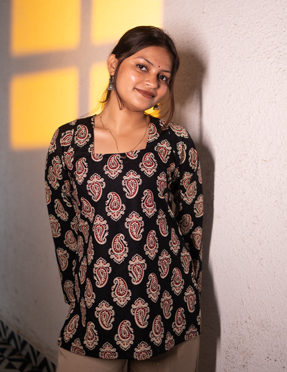Bela – Black Paisley Full Sleeves Cotton Kurti