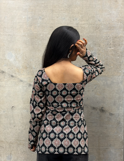 Zoya – Black Printed Body Fitted Kurti
