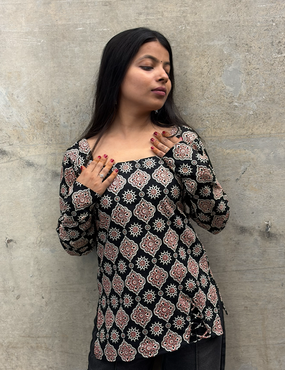 Zoya – Black Printed Body Fitted Kurti